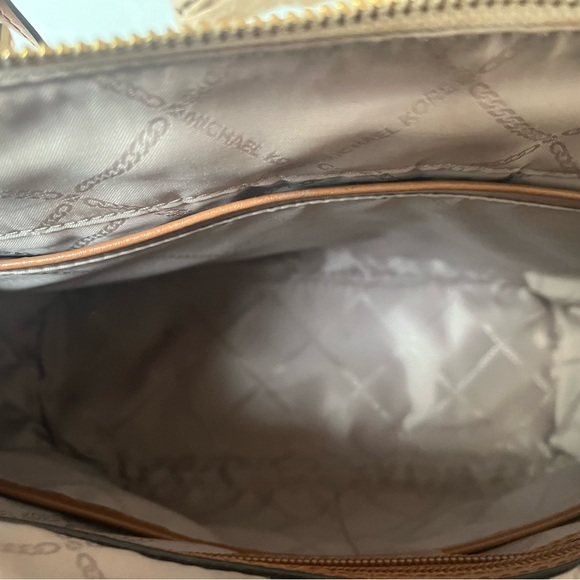 Michael Kors pocketbook - Picture 5 of 5